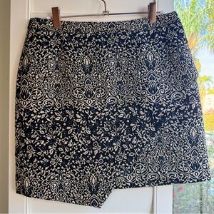 H&M floral brocade mini wrap style skirt in navy blue size 10